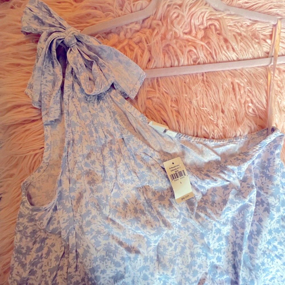 NWT-GAP one shoulder floral top- Light lavender